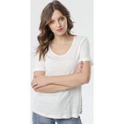Biały T-shirt Kleia. Białe bluzki damskie Born2be, s, bez wzorów, z okrągłym kołnierzem, z krótkim rękawem. Za 49,99 zł.
