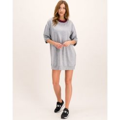 Sukienka dzianinowa DKNY YI2319416. Niebieskie sukienki damskie DKNY, l, bez wzorów, z elastanu, bez kołnierzyka, bez rękawów. W wyprzedaży za 209,00 zł.
