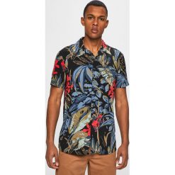 Produkt by Jack & Jones - Koszula. Czarne koszule męskie PRODUKT by Jack & Jones, m, w kwiaty, z wiskozy, klasyczne, z klasycznym kołnierzykiem, z krótkim rękawem. W wyprzedaży za 59,90 zł.