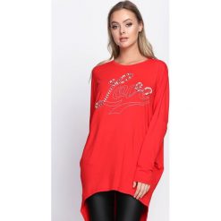 Czerwona Tunika Be Genial. Czerwone tuniki damskie z długim rękawem Born2be, l, z napisami, z okrągłym kołnierzem. Za 49,99 zł.