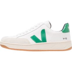 Veja V12 Sneakersy niskie white/emeraude. Białe trampki i tenisówki damskie marki Veja, bez wzorów, ze skóry, bez zapięcia. Za 479,00 zł.