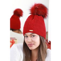 Czapka MONLA RED. Czerwone czapki damskie Czapka MONLA RED, na zimę, bez wzorów. W wyprzedaży za 29,00 zł.
