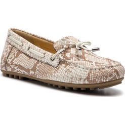 Mokasyny GEOX - D Leelyan A D724RA 00041 C0662 Beige/Off White. Brązowe mokasyny damskie Geox, z zamszu, na płaskiej podeszwie. W wyprzedaży za 279,00 zł.