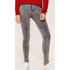 Jeansy high waist skinny - Szary. Szare jeansy damskie House, z podwyższonym stanem. Za 79,99 zł.