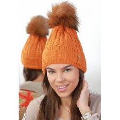 Czapka BLUMA ORANGE. Pomarańczowe szaliki damskie IVET, bez wzorów, z wełny. W wyprzedaży za 19,00 zł.