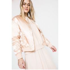 Calvin Klein Jeans - Kurtka Padded Bomb. Pomarańczowe bomberki damskie marki Calvin Klein Jeans, s, z poliesteru. W wyprzedaży za 449,90 zł.