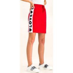 Spódnica mini LOVE MOSCHINO W152401E 2117. Czarne spódniczki damskie Love Moschino, bez wzorów, z elastanu, mini. W wyprzedaży za 339,00 zł.