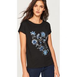 T-shirt z błyszczącą aplikacją - Czarny. Czarne t-shirty damskie marki Reserved, l, z aplikacjami. Za 29,99 zł.