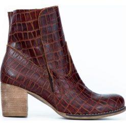 Botki na słupku - skóra naturalna - model 454 - kolor brązowo czarny krokodyl. Pomarańczowe botki damskie Zapato, na wiosnę, ze skóry, eleganckie, za kostkę, na wysokim obcasie, na obcasie, na zamek. Za 399,00 zł.