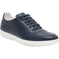 Skórzane sneakersy "Equipes" w kolorze granatowym. Niebieskie sneakersy męskie TBS, bez wzorów, na sznurówki. W wyprzedaży za 149,95 zł.