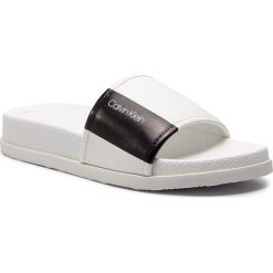 Klapki CALVIN KLEIN - F0985 White/Black. Białe klapki męskie Calvin Klein, bez wzorów, ze skóry ekologicznej. Za 419,00 zł.