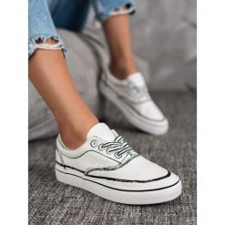 MODNE TRAMPKI. Trampki i tenisówki damskie Bestelle, bez wzorów, bez zapięcia. Za 59,00 zł.