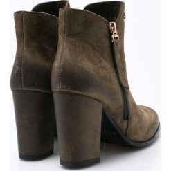CheBello - Botki. Zielone buty zimowe damskie CheBello, z materiału, z okrągłym noskiem, na obcasie. W wyprzedaży za 239,90 zł.