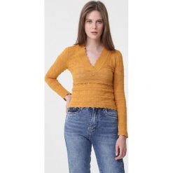 Żółty Sweter Designat. Żółte swetry damskie Born2be, s, bez wzorów, eleganckie, z długim rękawem, długie, bez kaptura. Za 79,99 zł.