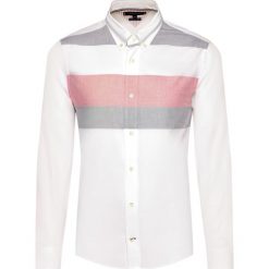 Koszula TOMMY HILFIGER Natural Soft Global MW0MW13443. Białe koszule męskie TOMMY HILFIGER, m, bez wzorów, z bawełny, casualowe, bez kołnierzyka, bez rękawów. Za 449,00 zł.
