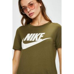 Nike Sportswear - Top. Brązowe topy damskie Nike Sportswear, l, z nadrukiem, z poliesteru, z okrągłym kołnierzem. W wyprzedaży za 119,90 zł.