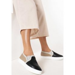Czarne Slip On Snake. Czarne trampki i tenisówki damskie Born2be, bez wzorów, bez zapięcia. W wyprzedaży za 39,99 zł.