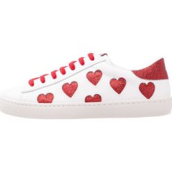 Trampki i tenisówki damskie: Victoria Shoes DEPORTIVO LASER CORAZONES Tenisówki i Trampki rojo