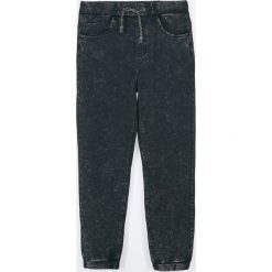 Coccodrillo - Spodnie dziecięce 128-158 cm. Czarne spodnie chłopięce COCCODRILLO, bez wzorów, z dzianiny, casualowe. Za 89,90 zł.