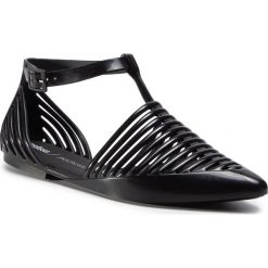 Sandały MELISSA - Kate + Jason Wu Ad 32513 Black 51534. Czarne klapki damskie Melissa, bez wzorów, z tworzywa sztucznego, bez obcasa, na obcasie. W wyprzedaży za 219,00 zł.