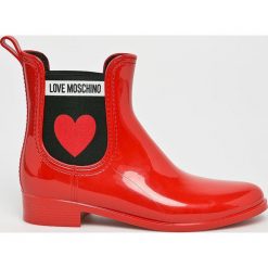 Love Moschino - Kalosze. Czerwone kalosze damskie marki Love Moschino, z gumy. W wyprzedaży za 359,90 zł.