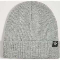 Czapka beanie - Jasny szary. Szare czapki damskie Sinsay, bez wzorów. W wyprzedaży za 4,99 zł.