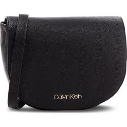Torebka CALVIN KLEIN - Neat Medium Saddle K60K604408 001. Czarne torebki klasyczne damskie marki Calvin Klein, ze skóry ekologicznej. Za 549,00 zł.