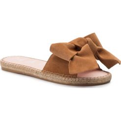 Klapki MANEBI - Sandals With Bow W 1.1 J0 Cuero Suede. Pomarańczowe klapki damskie Manebi, z aplikacjami, z zamszu, bez obcasa. W wyprzedaży za 349,00 zł.