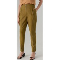 Spodnie carrot - Khaki. Spodnie damskie Mohito. W wyprzedaży za 39,99 zł.