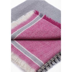 Szaro-Fuksjowy Szalik Suitability. Szare szaliki damskie other, na jesień. Za 39,99 zł.