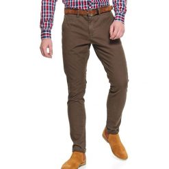 Spodnie strukturalne typu chino slim fit. Brązowe spodnie męskie Top Secret, do pracy, na wiosnę, s, bez wzorów, z tkaniny, biznesowe. Za 119,99 zł.