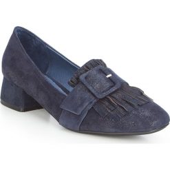 Buty damskie. Niebieskie czółenka damskie Wittchen, z aplikacjami, ze skóry, bez obcasa. W wyprzedaży za 299,90 zł.