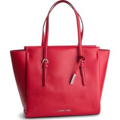 Torebka CALVIN KLEIN - Avant Lrg Shopper K60K605121 635. Czerwone torby damskie na zakupy Calvin Klein, bez wzorów, ze skóry ekologicznej, klasyczne, na ramię, bez dodatków. W wyprzedaży za 419,00 zł.