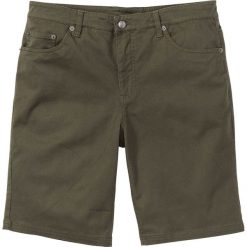 Bermudy ze stretchem Classic Fit bonprix ciemnooliwkowy. Zielone spodenki i szorty męskie bonprix, m, bez wzorów. Za 74,99 zł.