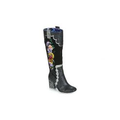 Kozaki Irregular Choice PETAL ROYAL. Czarne kozaki damskie Irregular Choice, bez obcasa, bez zapięcia. W wyprzedaży za 629,30 zł.