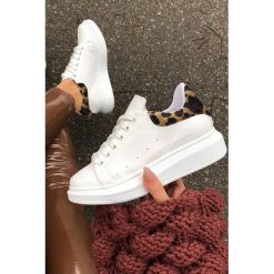Buty sportowe ALDARA. Białe buty sportowe damskie IVET, bez wzorów, ze skóry, eleganckie. W wyprzedaży za 59,00 zł.