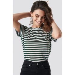 NA-KD Round Neck Striped T-Shirt - Green. Zielone t-shirty damskie marki NA-KD, z materiału, z okrągłym kołnierzem. Za 72,95 zł.