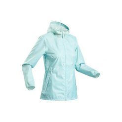 Kurtka turystyczna NH100 Raincut damska. Zielone kurtki damskie QUECHUA, xs, bez wzorów, z poliesteru, bez kaptura. Za 59,99 zł.