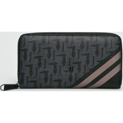 Trussardi Jeans - Portfel. Brązowe portfele damskie Trussardi Jeans, bez wzorów, z poliesteru. W wyprzedaży za 239,90 zł.