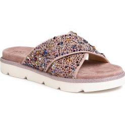 Klapki ALMA EN PENA - V20482 Suede Purple. Fioletowe klapki damskie Alma en Pena, z aplikacjami, ze skóry, bez obcasa. Za 479,00 zł.