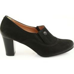 Buty czarne na obcasie Espinto P52/1. Czarne półbuty damskie Espinto, do pracy, bez wzorów, ze skóry, eleganckie, na wysokim obcasie, na obcasie, na zamek. W wyprzedaży za 249,00 zł.