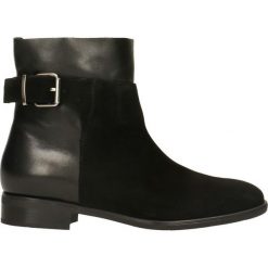 Botki MIWA. Czarne botki damskie Gino Rossi, ze skóry, eleganckie, za kostkę, bez obcasa, z paskami. Za 299,90 zł.