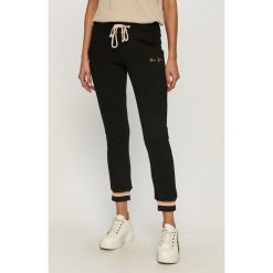 Femi Stories - Spodnie Tasi. Czarne spodnie damskie Femi Stories, s, z bawełny. Za 249,90 zł.