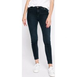 Review - Jeansy. Szare jeansy damskie marki Review, z elastanu. W wyprzedaży za 89,90 zł.