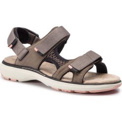 Sandały CLARKS - Un Roam Step 261416804 Taupe Nubuck. Szare klapki damskie Clarks, bez wzorów, ze skóry, bez obcasa. W wyprzedaży za 269,00 zł.
