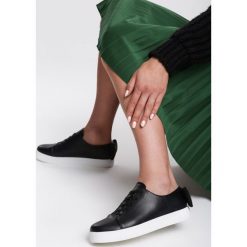 Czarne Buty Sportowe Emotional Rescue. Czarne buty sportowe damskie Renee, ze skóry, sportowe. Za 69,99 zł.