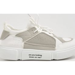 Sportowe buty z napisem - Wielobarwny. Buty sportowe damskie Sinsay, z napisami, sportowe. Za 79,99 zł.