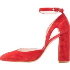 Zign Szpilki red. Czerwone szpilki Zign, bez wzorów, ze skóry, klasyczne, bez obcasa, na szpilce, bez zapięcia. Za 379,00 zł.