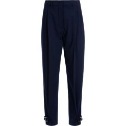 Chinosy Sportmax Code Amlib3fe 71361096. Niebieskie chinosy damskie Sportmax Code, bez wzorów, z elastanu. W wyprzedaży za 479,00 zł.