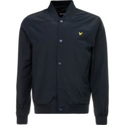 Lyle & Scott MINIMAL Kurtka Bomber dark navy. Niebieskie kurtki męskie marki Lyle & Scott, xl, bez wzorów, z bawełny, bez kaptura. Za 479,00 zł.